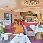 Kristall Otel 4*