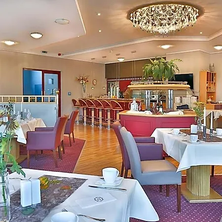 Kristall Hotel 4*